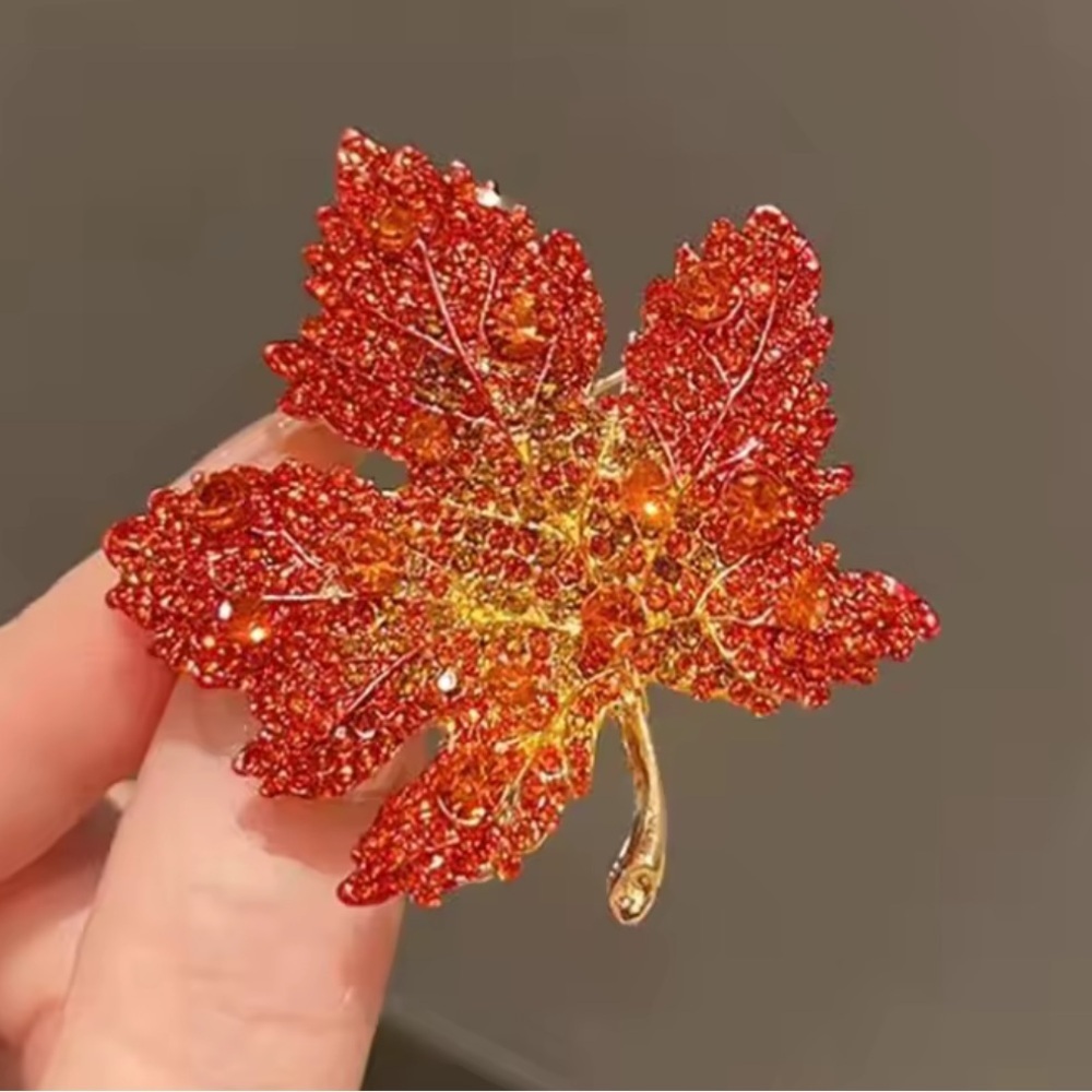 🍁 Autumn Maple Leaf Rhinestone Brooch – Orange Crystal Fall Pin - Picture 5 of 8